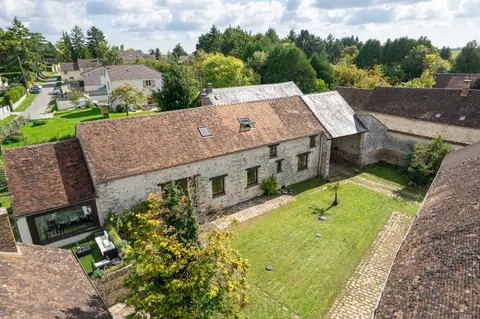 Photo of maison de caractere · FONTAINEBLEAU
