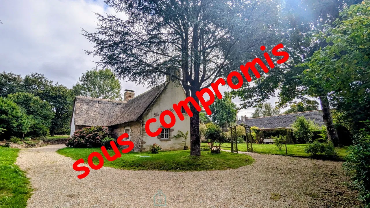 Authentic thatch cottage with land and outbuildings – 15 minutes from Auray