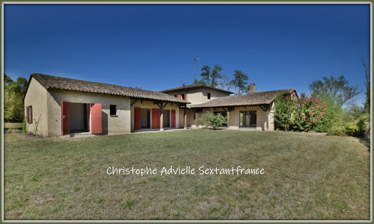 Architect villa in Bergerac with huge park, pool , close to the town center and airport