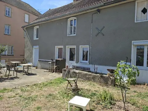 Photo of House with large outbuildings suitable for living and/or various projects