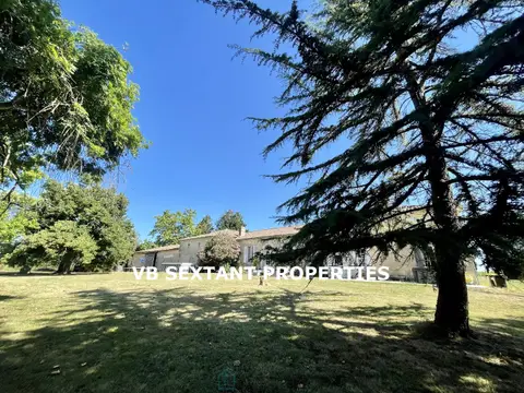 Photo of 50 minutes from Bordeaux, near Cadillac, 38 -hectare property with beautiful house and outbuildings