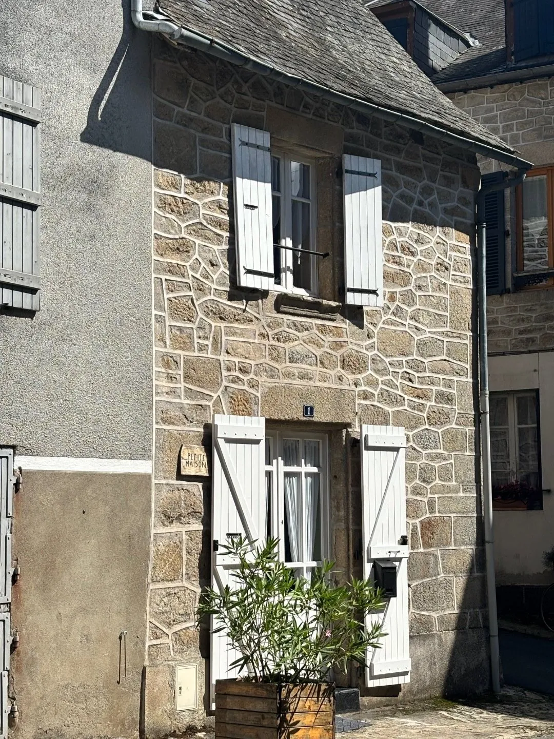Dorfhaus, 2 Schlafzimmer, im Herzen des Dorfes gelegen.
