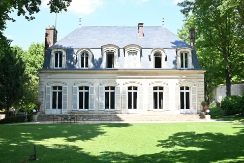 Photo of demeure · SENS