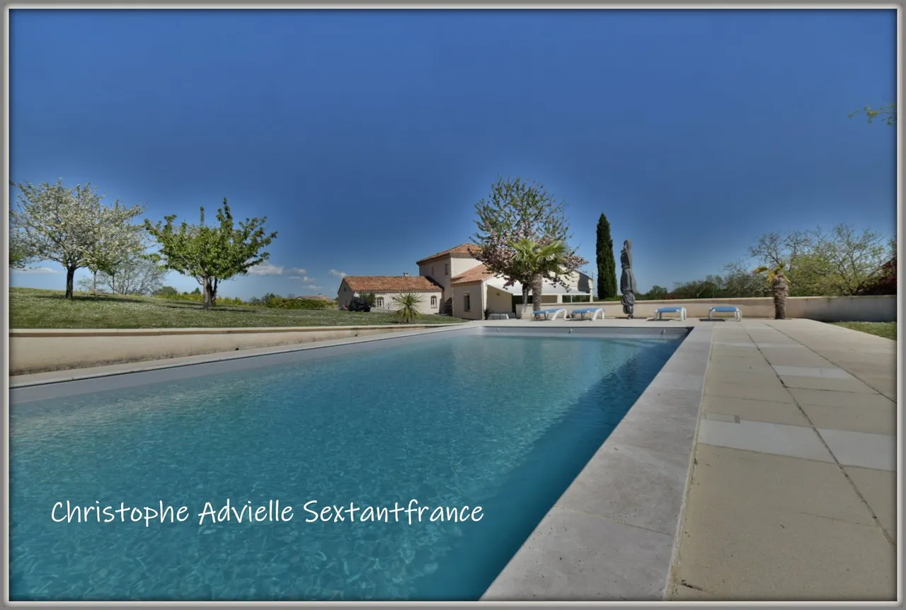 Modern house, 4 bedrooms, 2 shower rooms, double garage, pool with magificient plot, very well kept