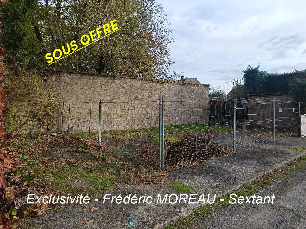 Land in hyper centre with P.C granted to build 3 garages of more than 25m2 each
