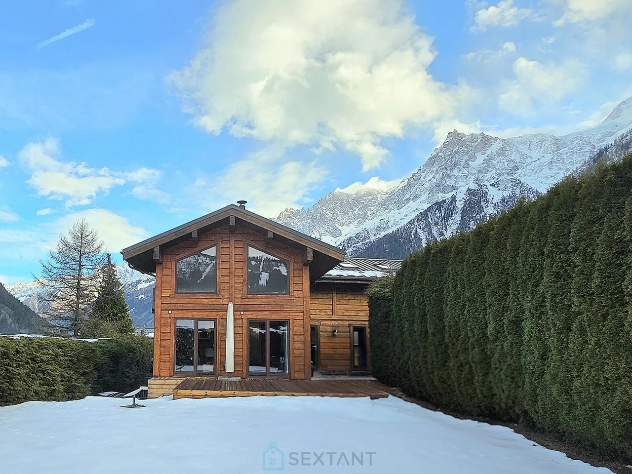 Exceptional Family Chalet with Mountain Views – Les Houches