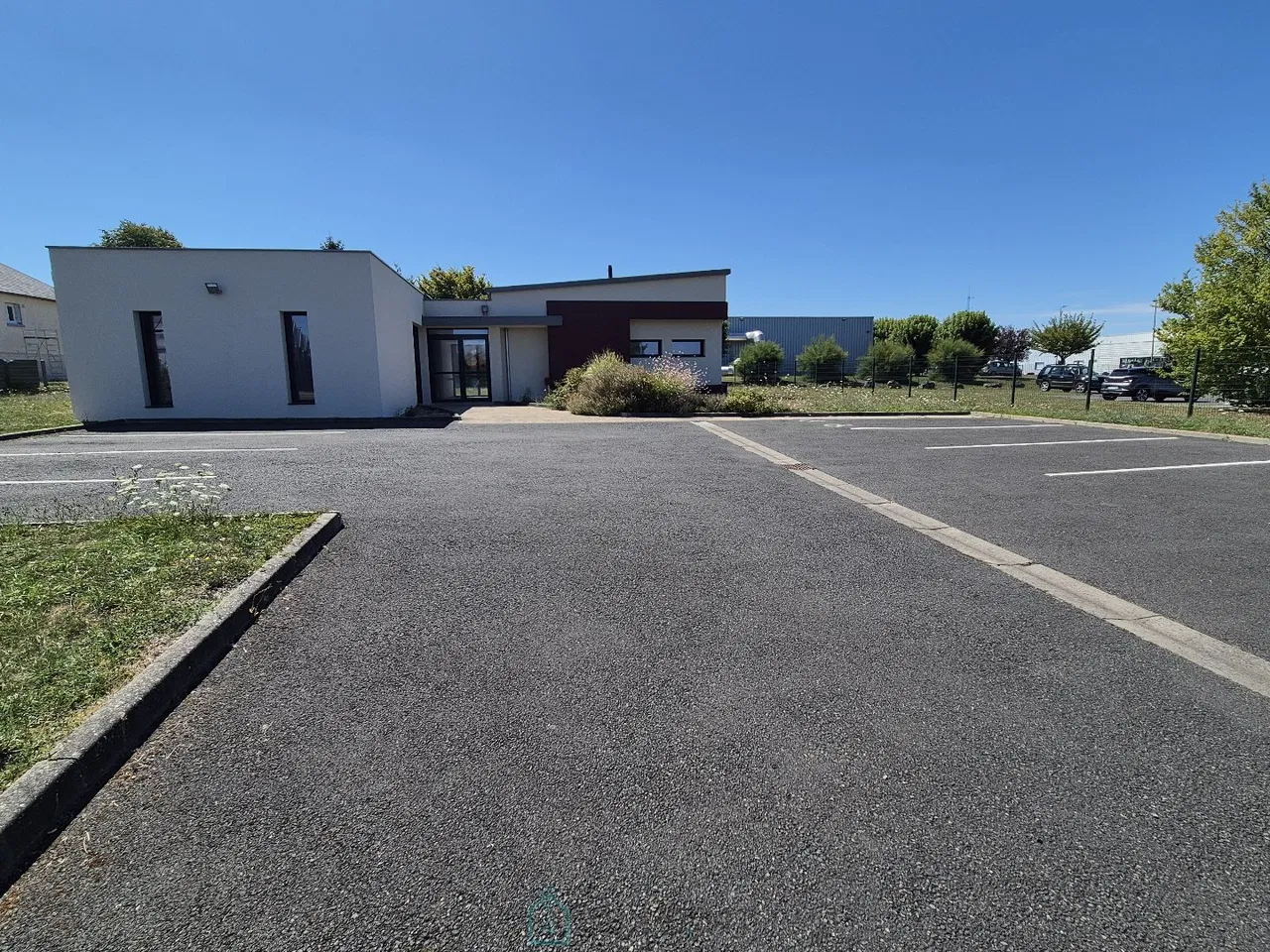 Zona artigianale di Montrichard - Locale recente - accesso PMR - parcheggio