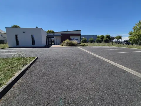 Photo of Montrichard business park - Recent unit - PMR access - parking