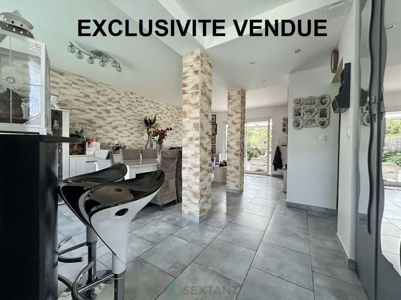 Lovely residential house in a quiet cul-de-sac area.