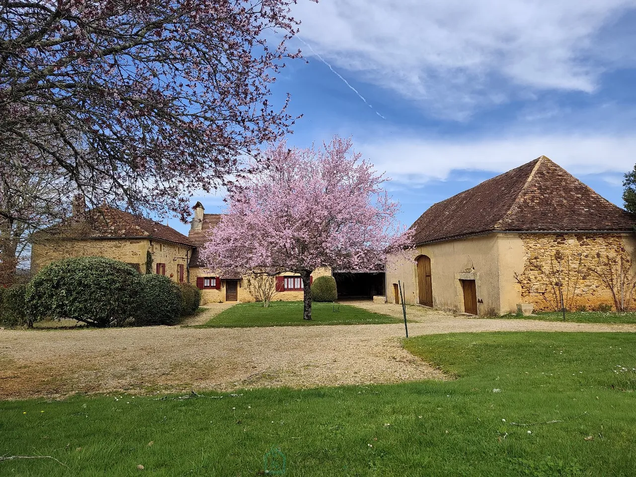 Near Monpazier, stone property with 3 houses, outbuildings and swimming pool on 5.3 hectares of land