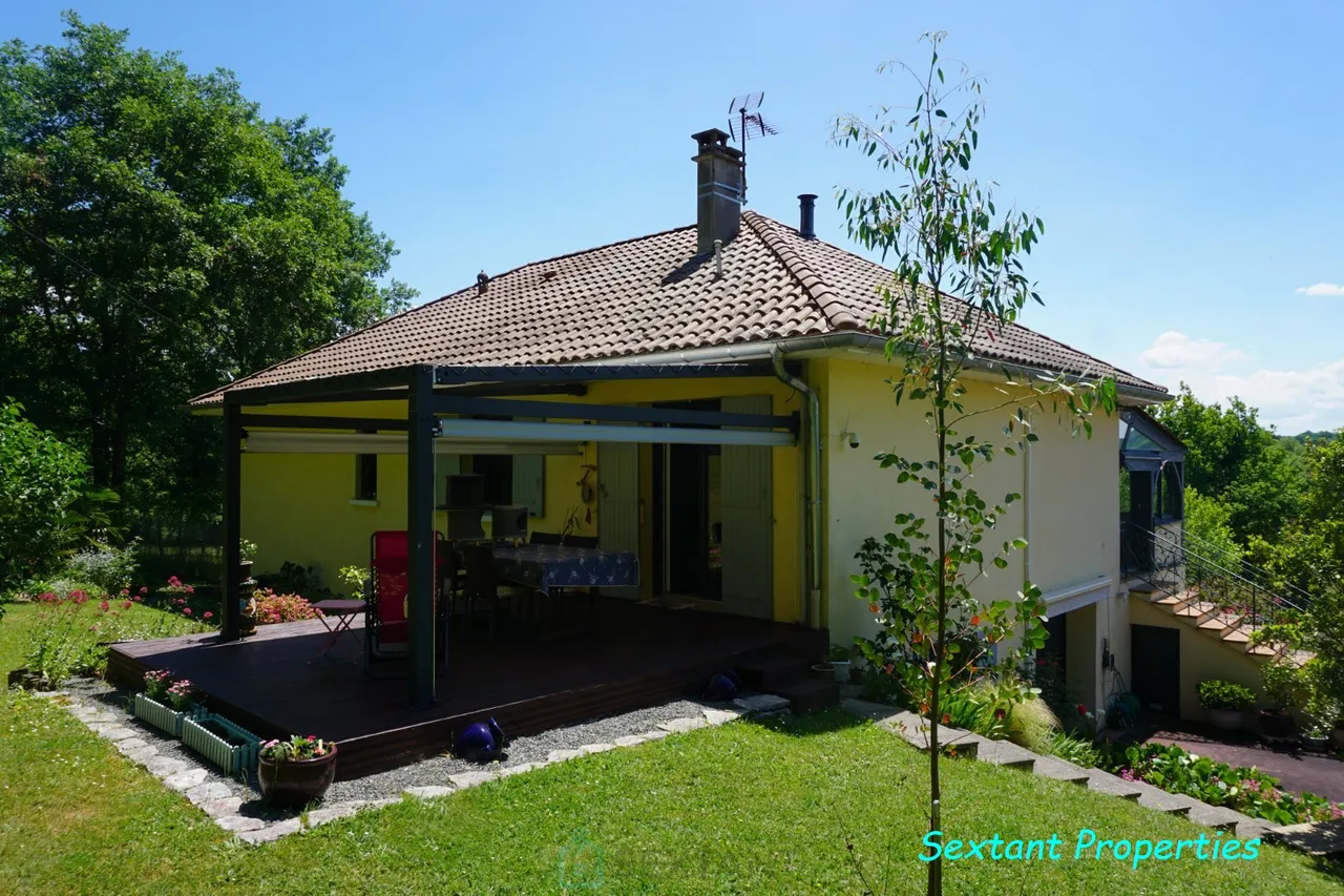 Elegante Villa in den Höhen des Dorfes Brantome.