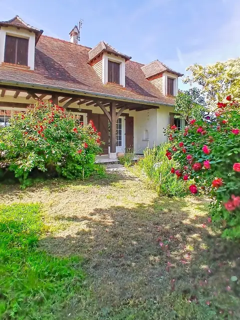 Foto de Auténtica casa estilo Périgord con vistas despejadas – 5 habitaciones y 110 m² de sótano