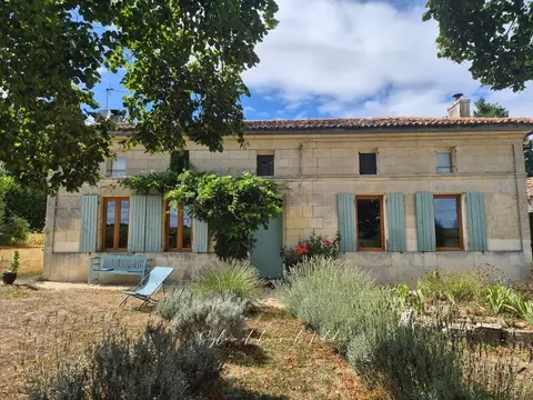 Photo of Charentaise slipper in dressed stone and rubble - Swimming pool