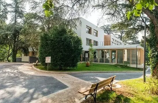 MIETINVESTITION – ST PERAY – Betreutes Wohnen Les Bains – 6,52% Rendite