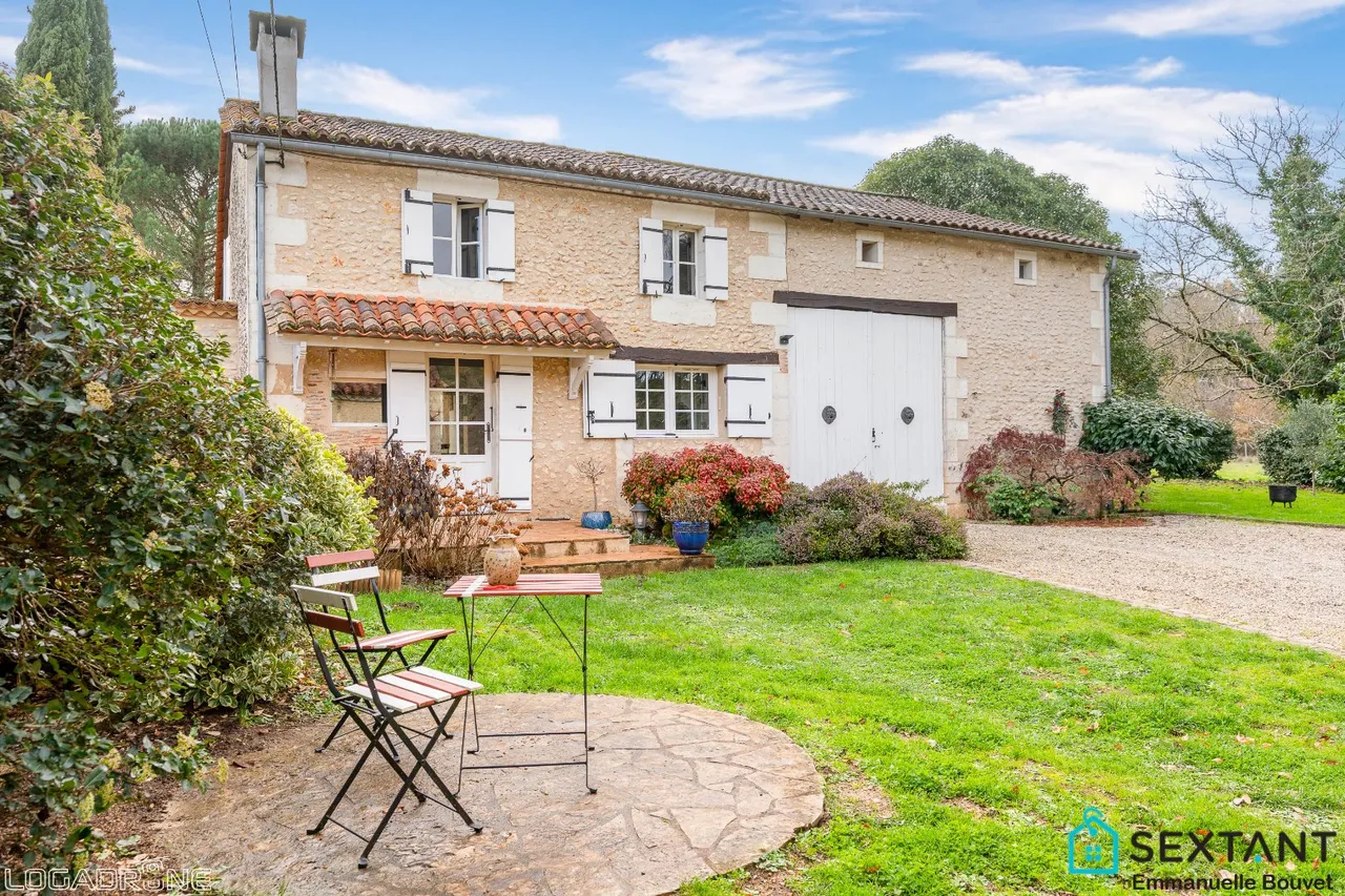 Charming stone-house, ideally located, swimming-pool, 3 to 4 bedrooms, office, outbuilding, 35047 sq feet of land.