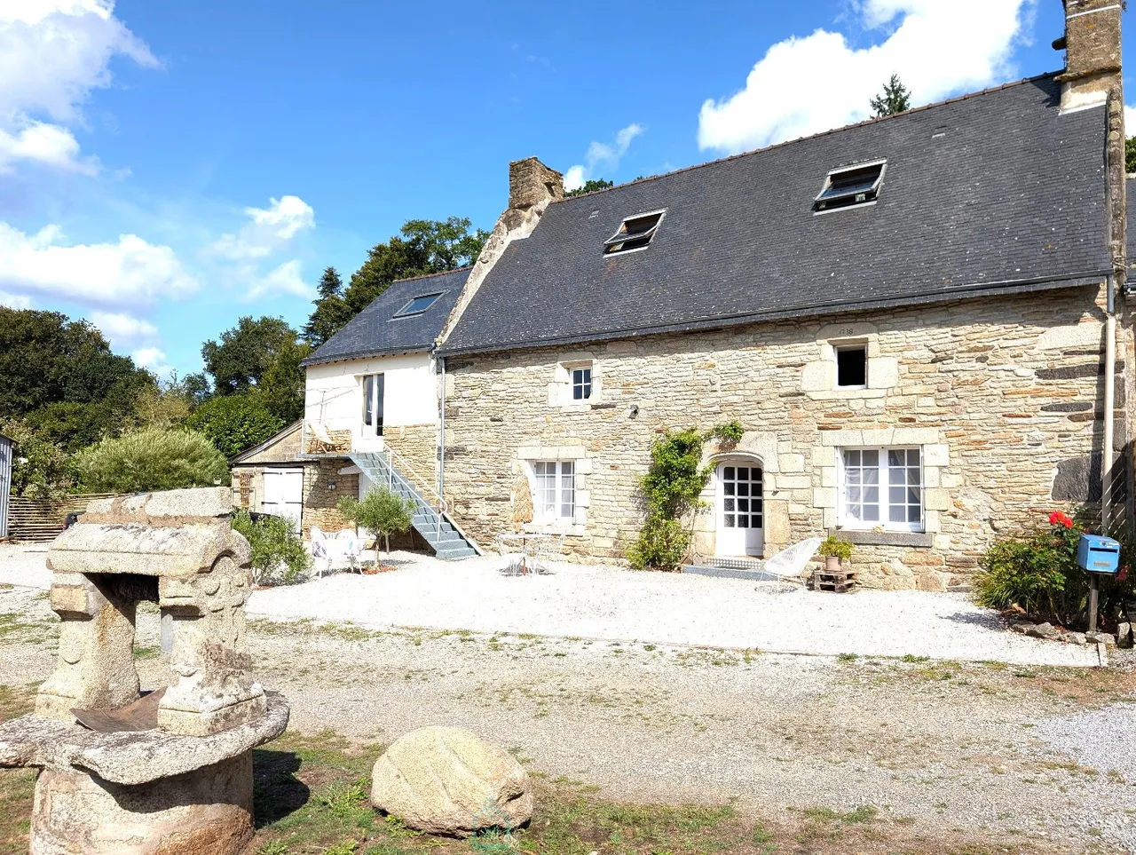 Charming longère with independent T2 on 3400 m2