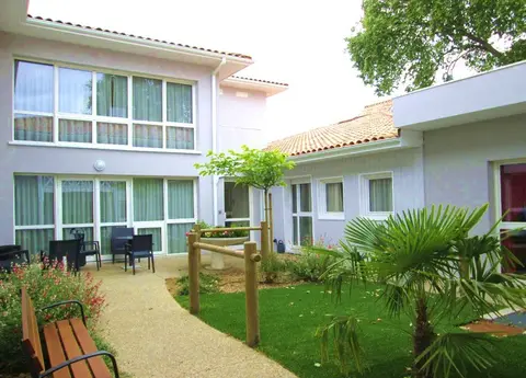 Foto von MIETINVESTITION – MERIGNAC – Altenpflegeheim Les Chardons Bleus - 7,87 % Rendite
