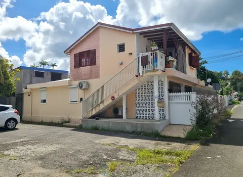 Foto di Maison de rapport composta da un T3 e un T3, superficie 184m² a Les Abymes