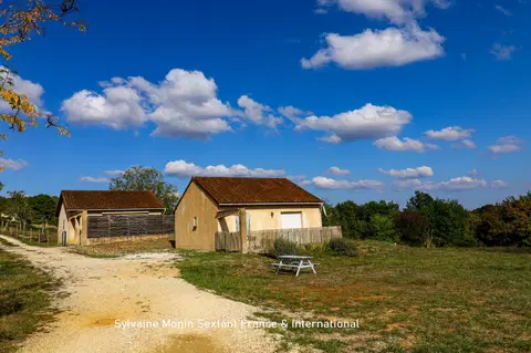 Photo of Two houses, a swimming pool, a building plot and strong rental potential