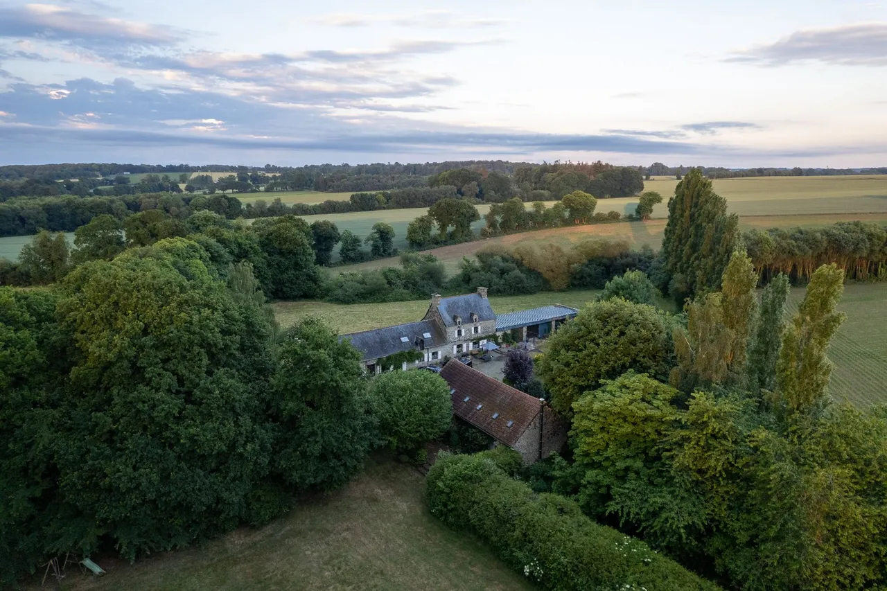 Brittany lifestyle property with large gîte, pool and 1.6 hectares – home and income near Pontivy