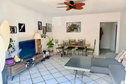 Photo of 105m2 apartment with 5 rooms