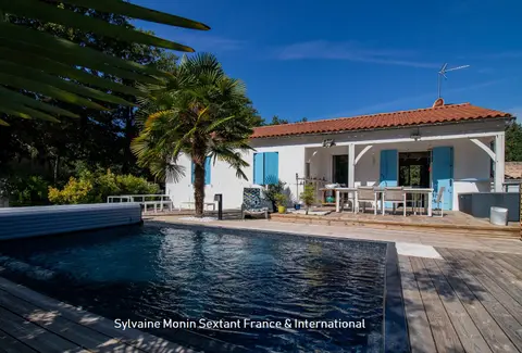 Photo of Renovated, comfortable house with independent accommodation, enclosed grounds and swimming pool area