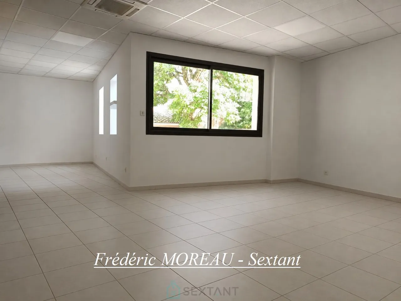 Beautiful commercial space of 210m2 in the city center of Bergerac
