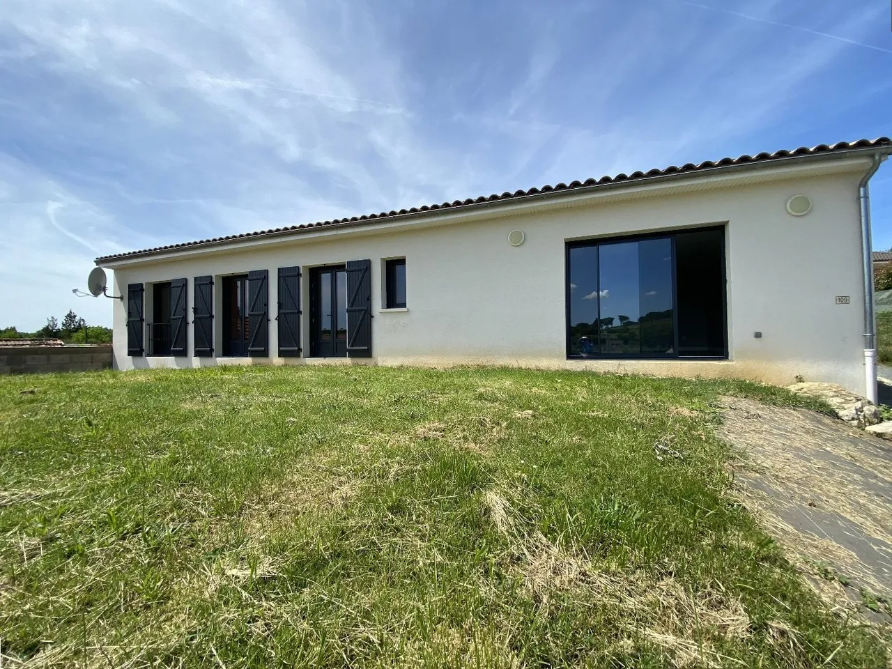 Bright single-storey house