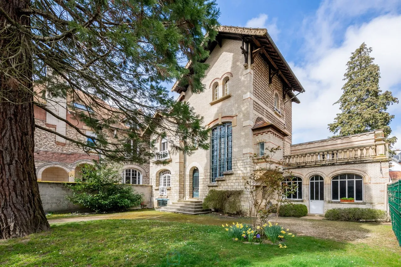 villa · FONTAINEBLEAU