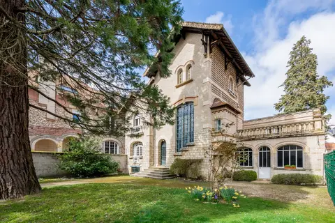 Photo of villa · FONTAINEBLEAU
