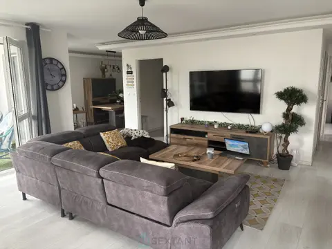 Photo of 5-room apartment of 103 m2 with terrace and garage.