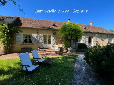 Photo of Large 19th-century renovated stone house, 320 sqm, guesthouse and B&B, 1.5 ha of land, 5 minutes from amenities