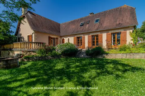 Photo of Superb Périgord-style house in absolute peace and quiet, with no neighbors, swimming pool and charming garden