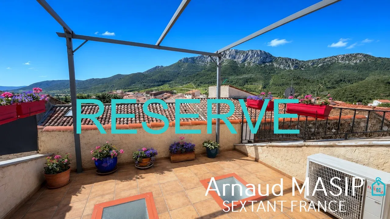 CHARACTERFUL FULLY-RENOVATED VILLAGE HOUSE 90m², GARAGE, TERRACE, PLEASANT VIEWS