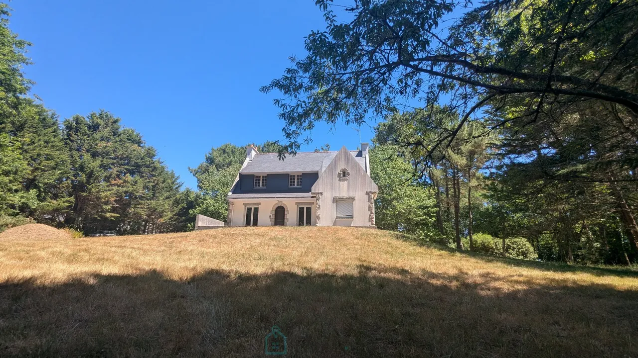 Five-bedroom family home for renovation – full basement – 8,291 m² Plot – Just 1.6 km from the Petite Mer de Gâvres