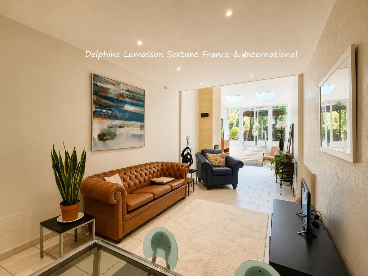WALK TO EVERYTHING, PRIVATE GARDEN –, 4 BEDROOMS , DIRECT TRAIN TO BORDEAUX