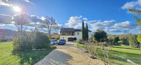 Photo of In Cénac-et-Saint-Julien – 170 m² Residence with Pool on a Landscaped 5,000 m² Park and Panoramic Valley Views