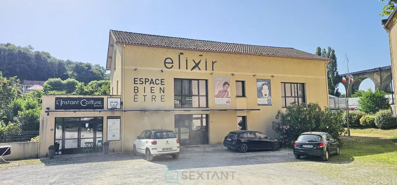 Exceptional Commercial Property – 409 m² – High End Amenities