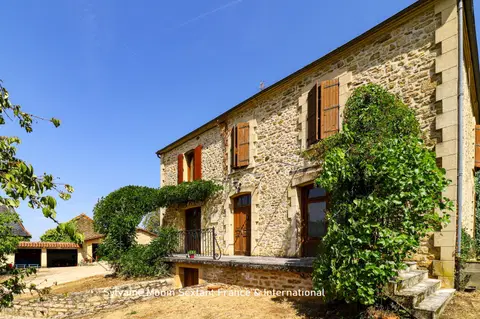 Photo of Elegant character stone house, 6 bedrooms, swimming pool, outbuildings on a wooded plot of 5,000 m2