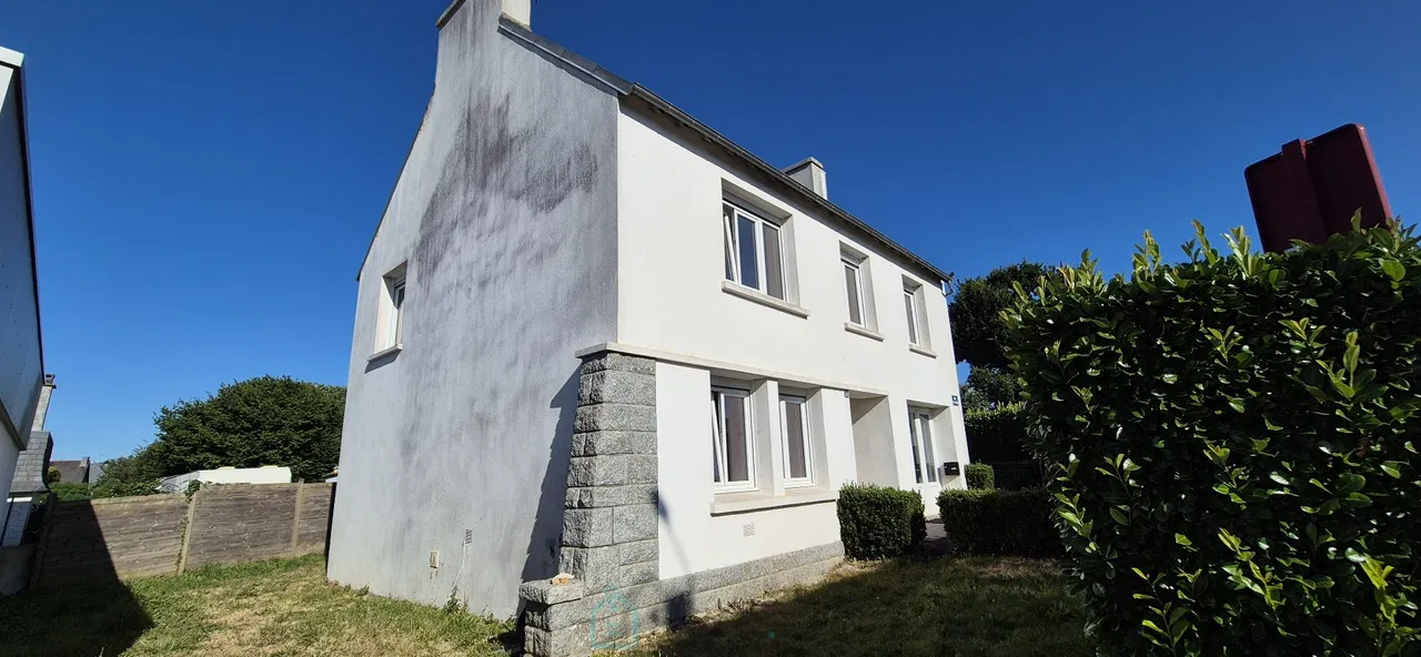 5-bedroom family house + office – Briec-de-l’Odet (29510)