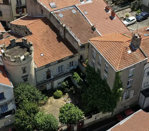 Photo of ensemble immobilier · LES MARTRES DE VEYRE