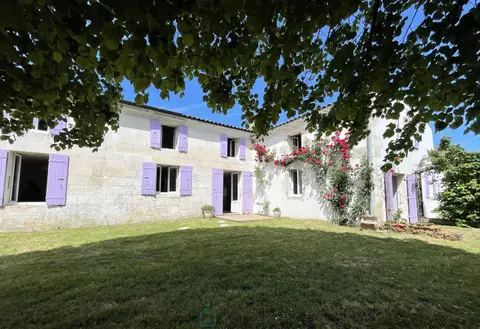Photo of Beautiful property of 325m² on a plot of 3,660m²