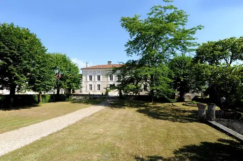 Photo of Magnificent 17th-century Charentais manor house