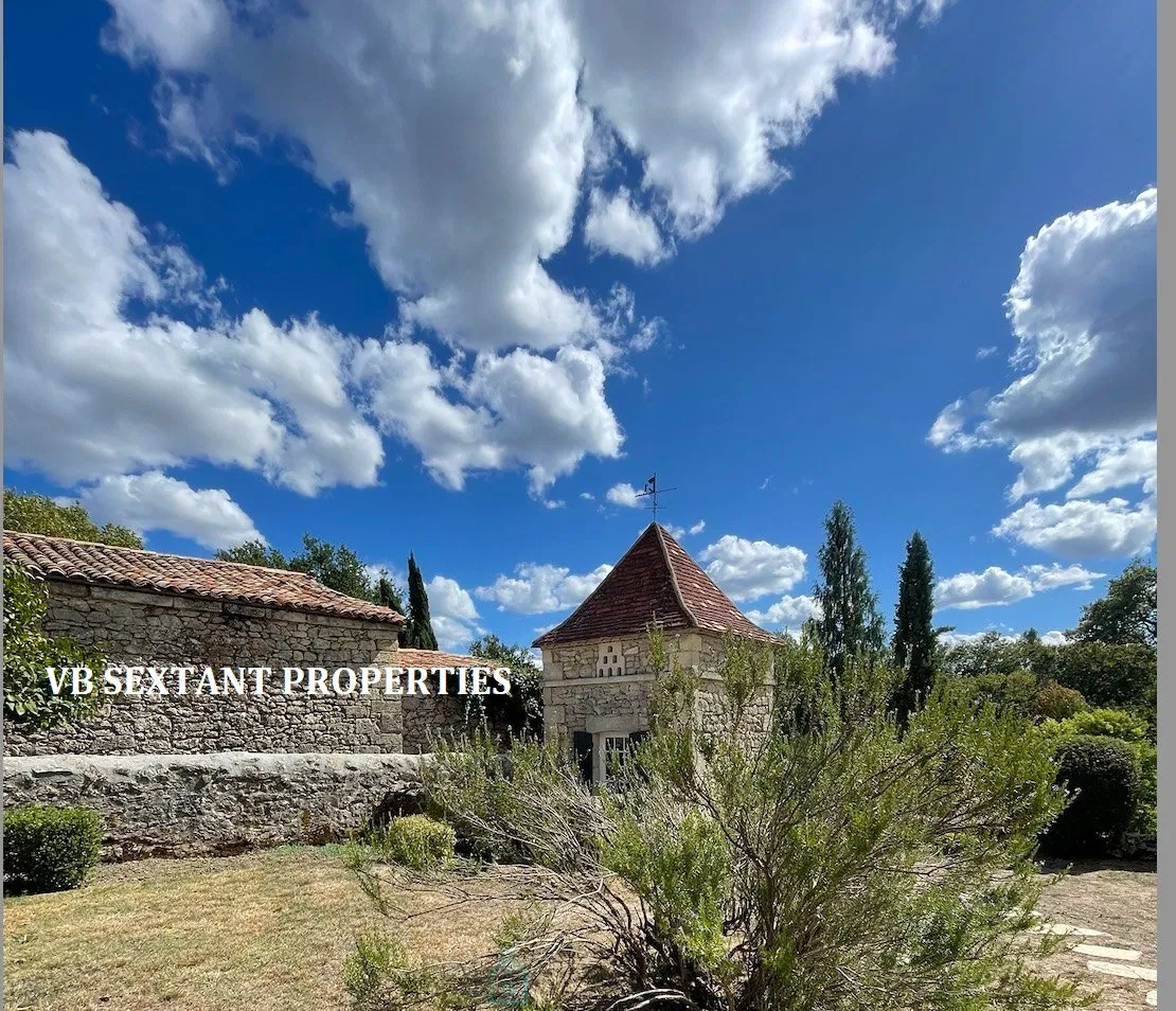 Entre-Deux-Mers, near Sauveterre de Guyenne – Charming stone and rubble-stone house with outbuildings