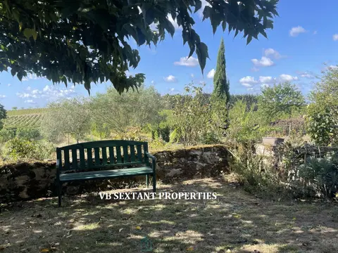 Photo of Entre-Deux-Mers: a beautiful, charming stone and rubble-stone residence with views of the rolling hills and surrounding countryside.