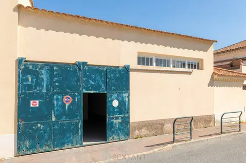 Photo of SAINT-CHAMAS – Hangar with great potential in the heart of the village - usable area 137m²