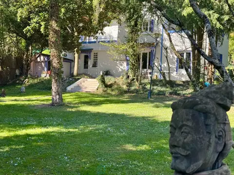 Foto de Una propiedad exclusiva en el corazón de un parque ajardinado