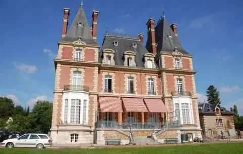 Photo of RENTAL INVESTMENT – VAUGRIGNEUSE – Chateau de la Fontaine aux Cossons Nursing Home Residence - 7.22% return
