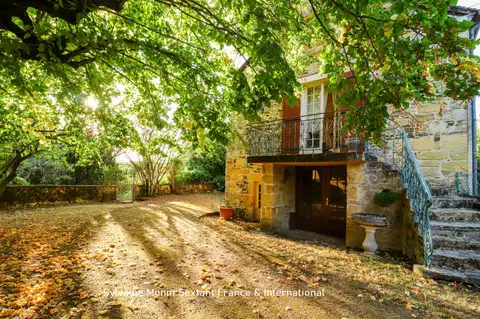 Photo of Stone house with 4 bedrooms and an adjoining house to renovate, on enclosed grounds.