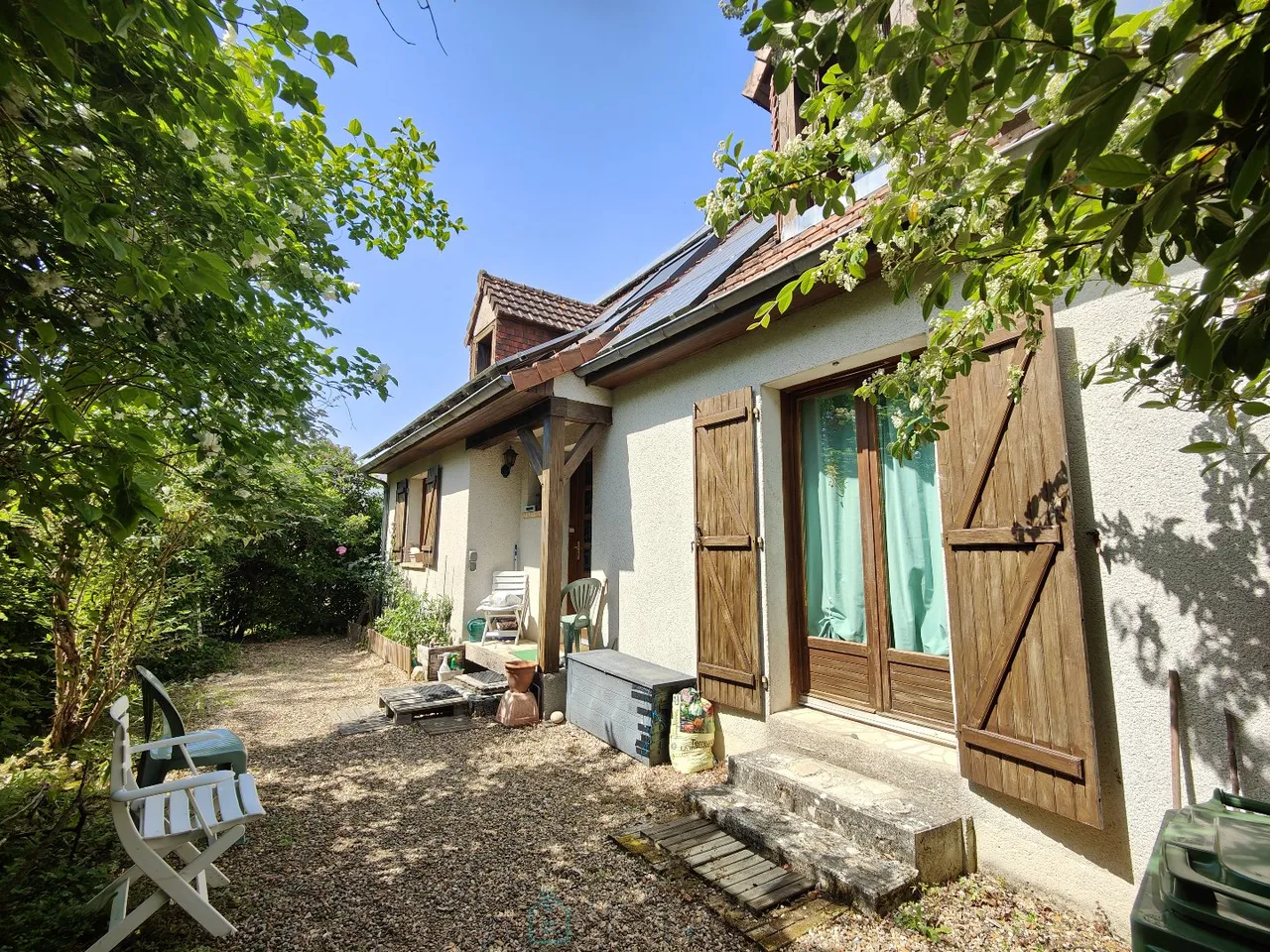A rare opportunity in this highly sought-after area,4 bedrooms house